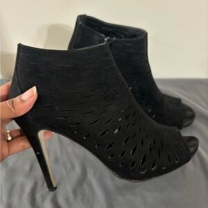 Ankle boots w/heel & open toe